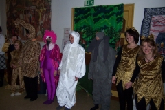 Eltern spielen für ihre Kinder Theater