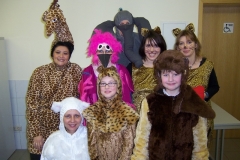 Eltern spielen für ihre Kinder Theater